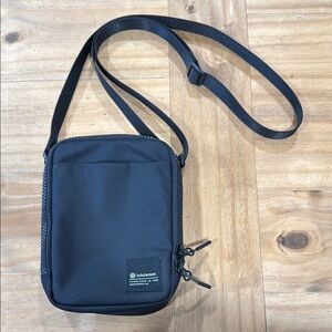 🟡SOLD🟡 Small Black Lululemon Crossbody Purse Bag Phone Holder Card Holder